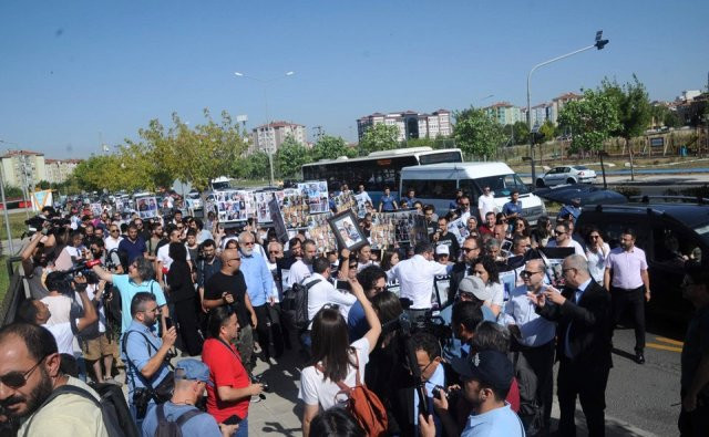Çorlu'daki tren kazası davasında arbede! Mahkeme heyeti davadan çekildi! - Resim : 1