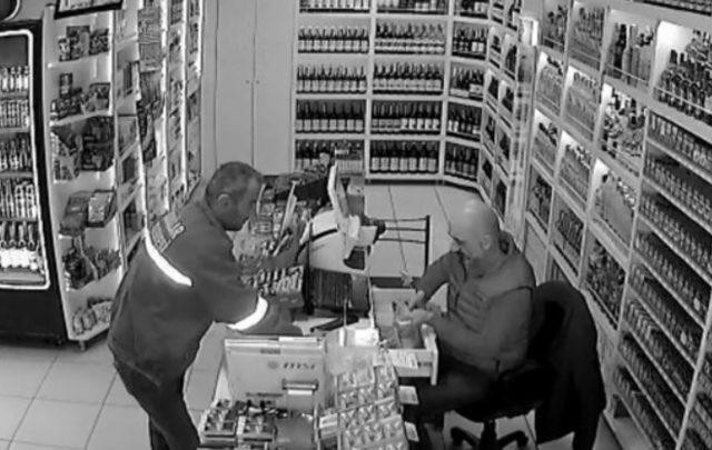 'Dedektif' anneden sapığa suç üstü! Kim olduğunu öğrenince şoke oldu - Resim : 1