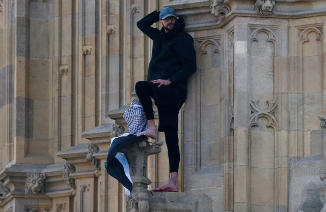 Londra'da protesto: Filistin bayrağıyla Big Ben kulesine tırmandı - Resim : 2