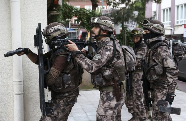 Ünlü oyuncu da tuzağa düşmüş! Sabaha karşı böyle basıldılar! - Resim : 4