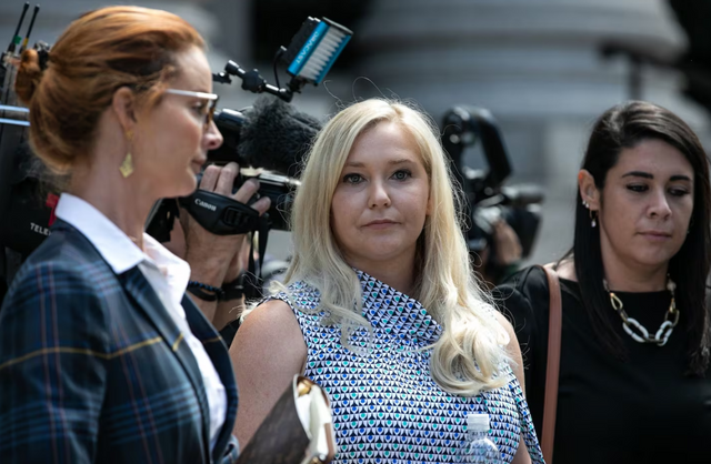 Jeffrey Epstein'e karşı mücadele etmişti: Mağdur Virginia Giuffre evinde ölü bulundu! - Resim : 1