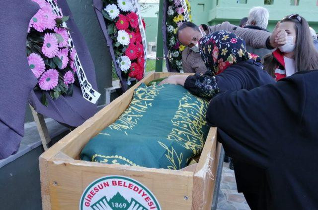 16 yaşındaki Sıla Şentürk'e acı veda! Annesi ayakta zor durdu - Resim : 3