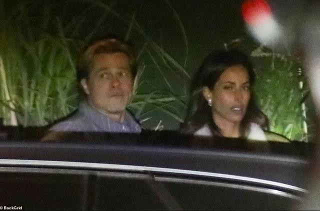 Angelina Jolie'den olaylı bir şekilde boşanan Brad Pitt, 30 yaş küçük sevgilisiyle yakalandı - Resim : 3