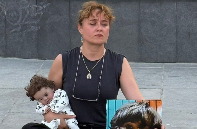 Yasemin Minguzzi'ye eylem sırasında tehdit mesajı! "Şikayetinizi çekmezseniz..." - Resim : 1