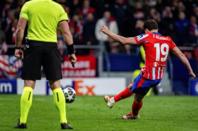 Futbol dünyasını ikiye bölen olay! Herkesin konuştuğu penaltı sonrası UEFA'dan ilk açıklama geldi... - Resim : 1