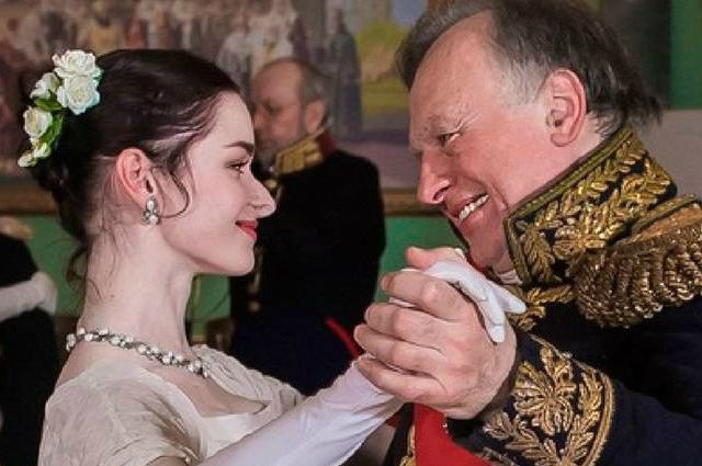 Ünlü tarihçinin sırt çantasından kadın kolu çıktı! - Resim : 3