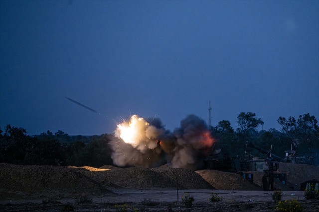 İsrail, Gazze'deki kara ve hava operasyonlarını eş zamanlı olarak genişletiyor - Resim : 6