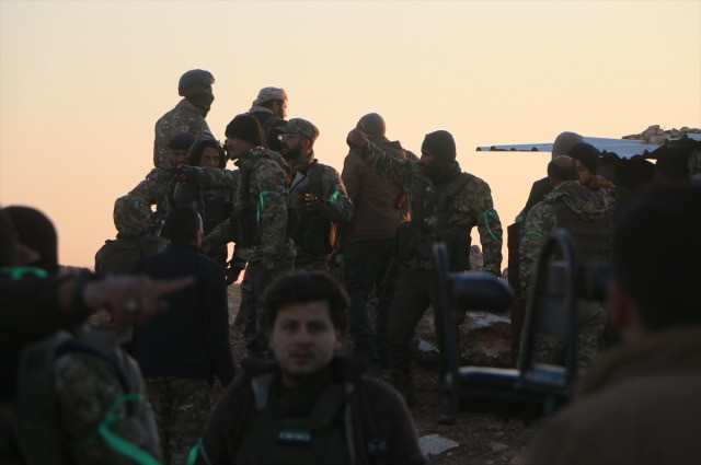 Muhalifler, Tel Rıfat merkezine girmeye başladı - Resim : 5