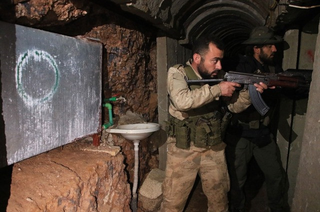 Suriye'de köşeye sıkışan rejim, reşit olmayanları bile zorla silah altına almaya başladı - Resim : 4