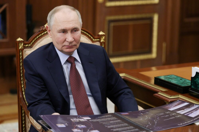 Putin'den Macron'un 'komutan toplama' kararına sert tepki! "Bize ait olanı vermeyeceğiz" - Resim : 1