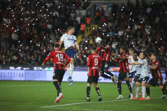 4 dakikada maçın kaderi değişti... Fenerbahçe, Gaziantep FK deplasmanında galip geldi - Resim : 2