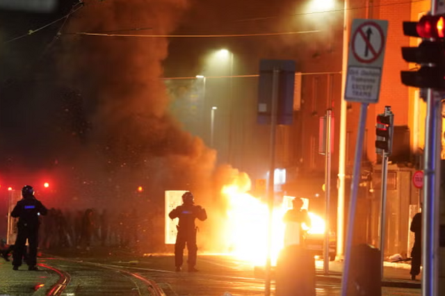Ülke yangın yeri! Halk sokağa döküldü, etraf savaş alanına döndü - Resim : 4