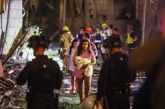 Savaşta yeni perde! İsrail’den sert hamle... İsrail uçakları ilk kez Tahran üzerinde - Resim : 1