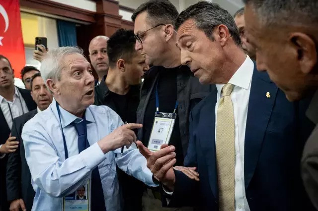 Aziz Yıldırım, Hamdi Akın'a çok fena kızdı! "Otur sen lan, seni çok kötü yaparım" - Resim : 1
