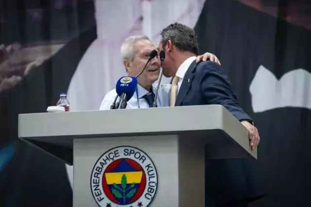 Aziz Yıldırım, Hamdi Akın'a çok fena kızdı! "Otur sen lan, seni çok kötü yaparım" - Resim : 2