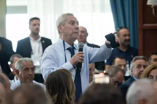 Aziz Yıldırım, Hamdi Akın'a çok fena kızdı! "Otur sen lan, seni çok kötü yaparım" - Resim : 3