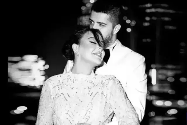 Ebru Gündeş boşanır boşanmaz bambaşka birine dönüştü - Resim : 1