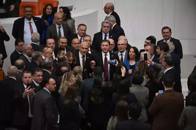 AK Partili vekilin yaptığı MHP'li Adan'ı &ccedil;ıldırttı: 'Terbiyesizliktir, ahlaksızlıktır' - Resim : 1