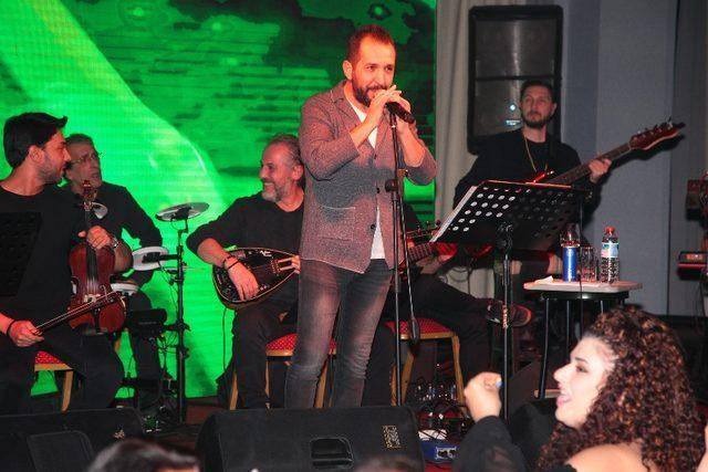 İbrahim Erkal’la ilgili müjdeyi ünlü şarkıcı verdi! ‘İlk ve son olacak…’ - Resim : 1