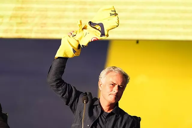 Okan Buruk'tan Jose Mourinho sorusuna esprili cevap! - Resim : 1