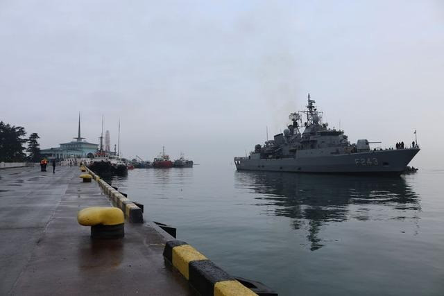 Ege'de tansiyon yükseliyor! Yunan gazete yazdı: Türkiye 5 savaş gemisi konuşlandırdı! - Resim : 1