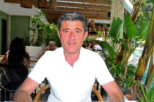 Tatilciler o ilçeye akın etti! 5 kilometre araç kuyruğu oluştu - Resim : 2