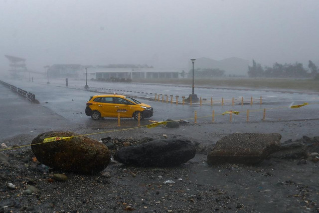 İspanya'nın ardından bu kez Tayvan... Kong-rey Tayfunu vurdu: Ölü ve yaralılar var... - Resim : 3