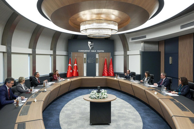 DEM Parti'den CHP'ye 'süreç' ziyareti: Üzerimize düşeni yapmaya hazırız! AK Parti'ye çağrı... - Resim : 1