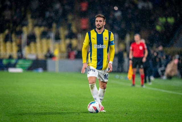 1 İptal edilen gol, 1 Direk, 1 Kırmızı kart... Kazanan Fenerbahçe! Başakşehir'i mağlup etti - Resim : 3