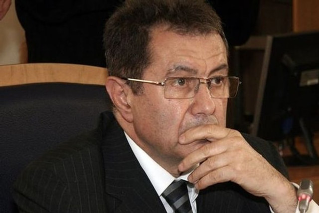 İş adamı Mehmet Emin Karamehmet cipiyle ATM'ye daldı iddiası - Resim : 1