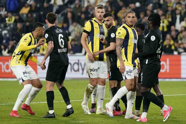 Çaykur Rizespor 9 kişi kaldı, Fenerbahçe 2-0'dan geri dönerek rakibini 3-2 mağlup etti - Resim : 5