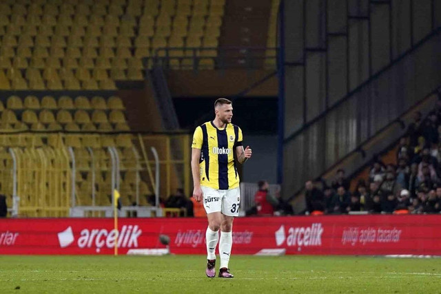 Çaykur Rizespor 9 kişi kaldı, Fenerbahçe 2-0'dan geri dönerek rakibini 3-2 mağlup etti - Resim : 3