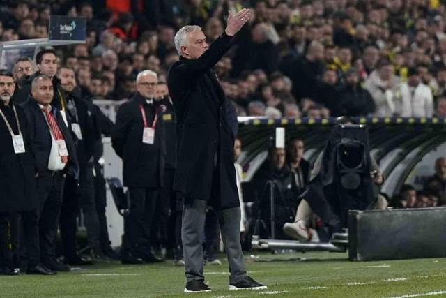 Çaykur Rizespor 9 kişi kaldı, Fenerbahçe 2-0'dan geri dönerek rakibini 3-2 mağlup etti - Resim : 4