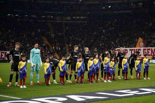 Galatasaray, AZ Alkmaar maçından istediği sonucu alamadı ve UEFA Avrupa Ligi'ne veda etti... - Resim : 5