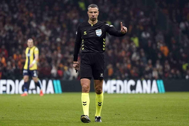 Derbi bitti, Mourinho soluğu hakemin odasında aldı! Son düdük çalar çalmaz... - Resim : 1