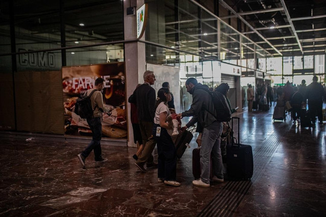 İspanya'da acil durum planı devreye girecek! Kesintinin sebebi bulunamadı! - Resim : 5