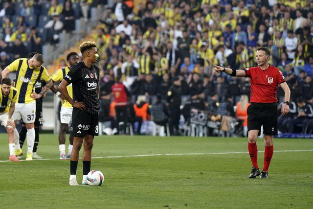 Şampiyonluk mucizelere kaldı... Beşiktaş, Fenerbahçe'yi Kadıköy'de devirdi! - Resim : 1