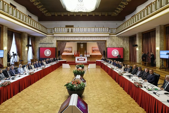 Tarihi komisyonun ilk toplantısı sona erdi! 8 saat sürdü... - Resim : 1