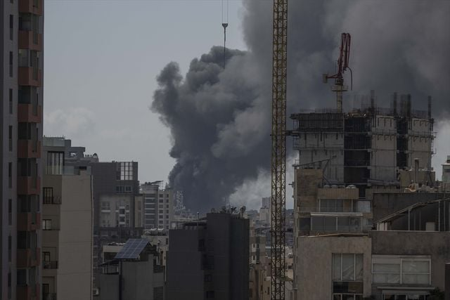 İsrail ateşkesi ilk günden bozdu! Lübnan'a 10 dakikada tam 100 saldırı - Resim : 1