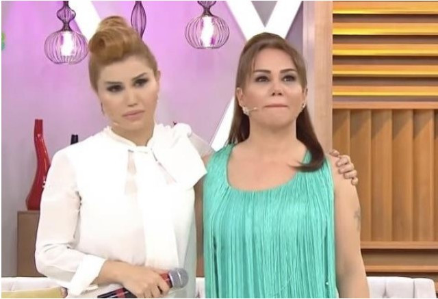 Türkücü Ceylan'ın en zor günü! Ablasının cenazesinde ayakta duramadı - Resim : 1