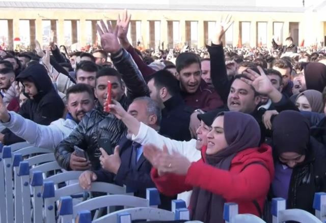 Görüntü Anıtkabir'den! 10 Kasım töreninde yine slogan atıldı - Resim : 2