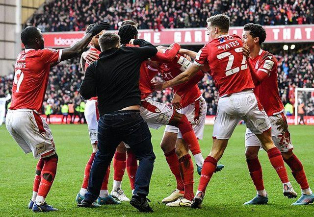 Milli futbolcumuz Çağlar Söyüncü şok oldu! Attıkları gole sevinirken taraftardan yumruk yediler! - Resim : 2