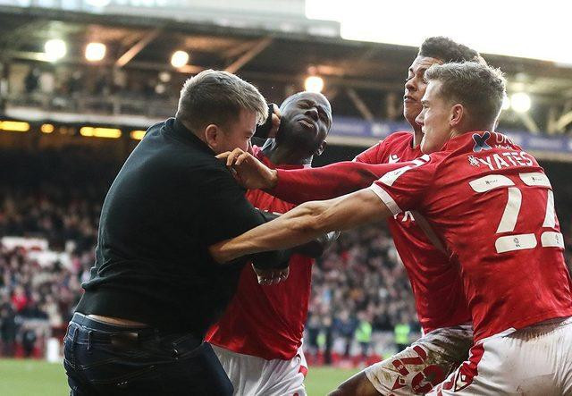 Milli futbolcumuz Çağlar Söyüncü şok oldu! Attıkları gole sevinirken taraftardan yumruk yediler! - Resim : 1