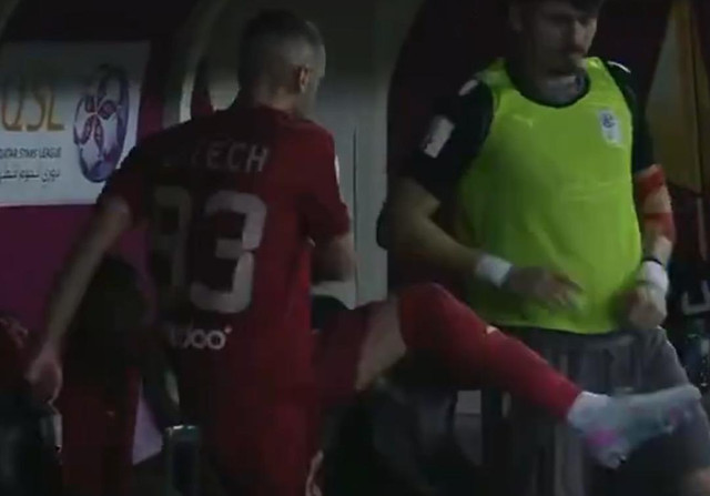 Ziyech sinir krizi geçirdi! Her yeri tekmeledi... - Resim : 1