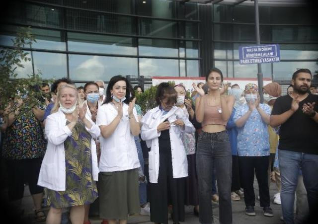 Sağlık çalışanları şiddete karşı iş bıraktı: Çapa'daki eyleme polis müdahalesi - Resim : 2
