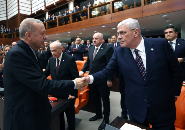 Müsavat Dervişoğlu o fotoğraf karesi için gelen eleştirilere patladı! 'Buna zirve deniyorsa...' - Resim : 1