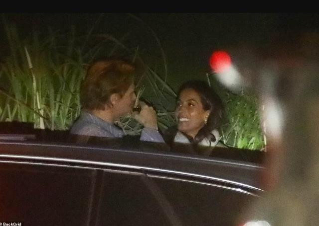 Angelina Jolie'den olaylı bir şekilde boşanan Brad Pitt, 30 yaş küçük sevgilisiyle yakalandı - Resim : 2