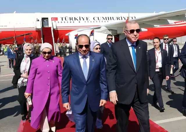 Cumhurbaşkanı Erdoğan Mısır'da! Sisi, kırmızı halıda karşıladı - Resim : 1