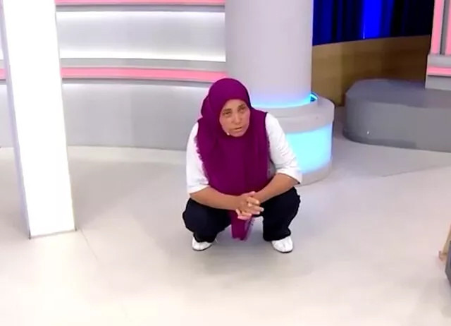 Türk televizyonları bunu da gördü! Canlı yayında tuvaletini yapışını anbean canlandırdı - Resim : 1