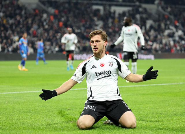 Beşiktaş kazanmayı unuttu! Göztepe'ye 2-0'dan maç verdi! Süper Lig'deki üç puan hasreti 4 maça çıktı - Resim : 1